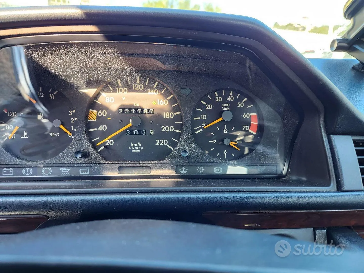 Mercedes-Benz W124 1992 photo 2