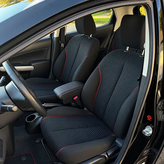 Mazda 2 2011 photo 4