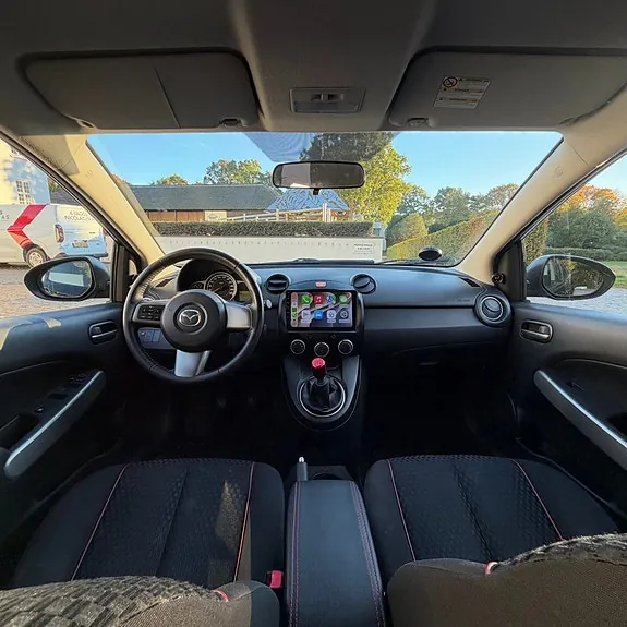 Mazda 2 2011 photo 5