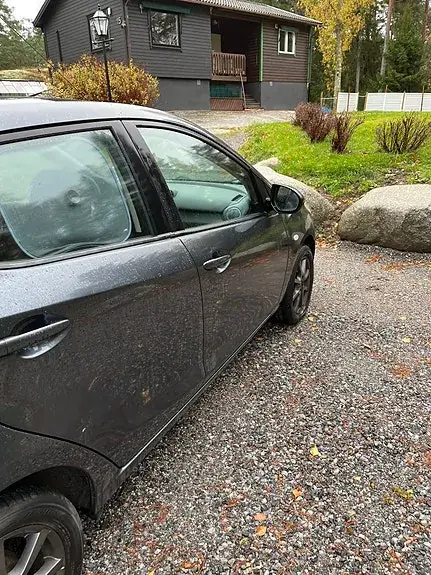 Mazda 2 2011 photo 4