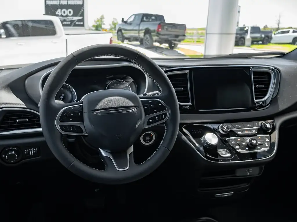 Chrysler Grand Caravan 2027 photo 3