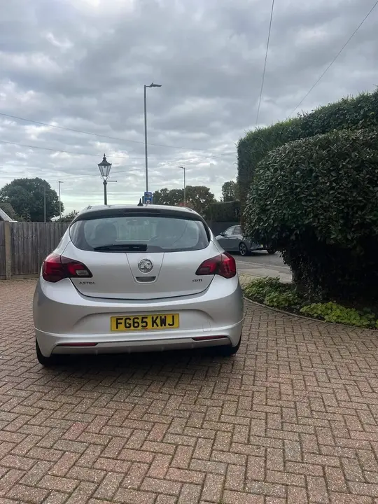 Vauxhall Astra 2015 photo 3