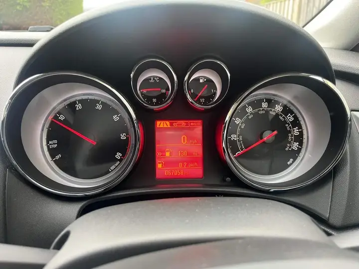 Vauxhall Astra 2015 photo 5