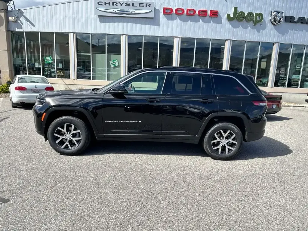Jeep Grand Cherokee 2026 photo 4