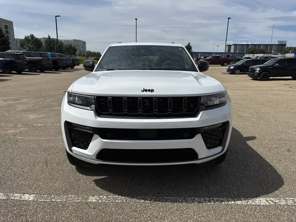 Jeep Grand Cherokee 2026 photo 2