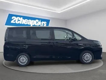 Toyota Voxy 2014 photo 5