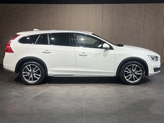 Volvo V60 Cross Country 2018 photo 3