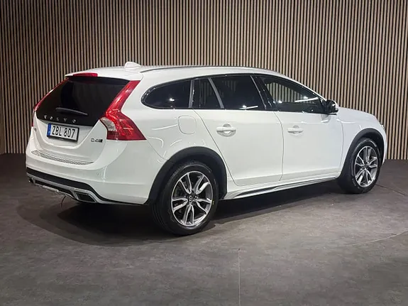 Volvo V60 Cross Country 2018 photo 4