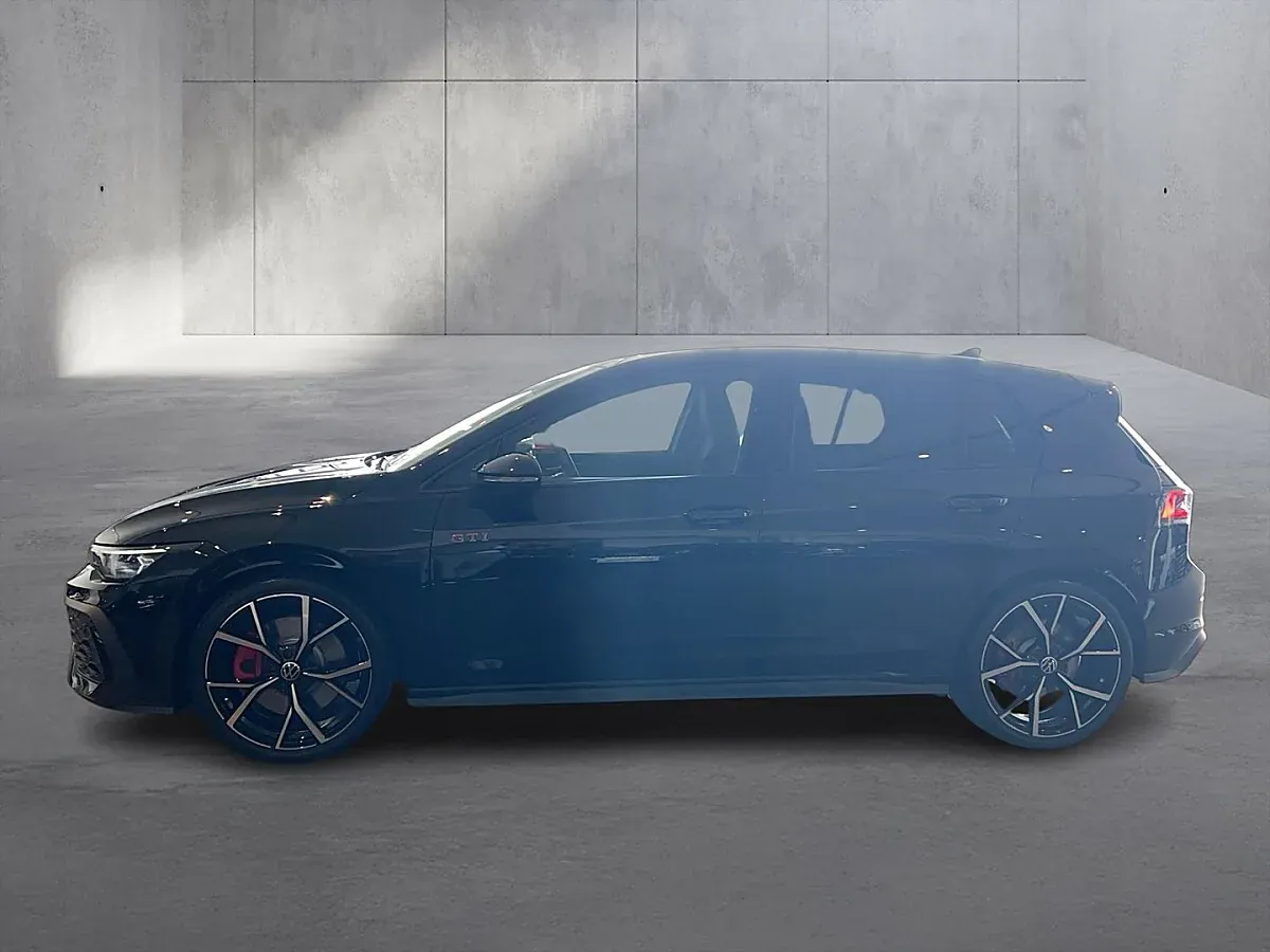 Volkswagen Golf 2025 photo 2