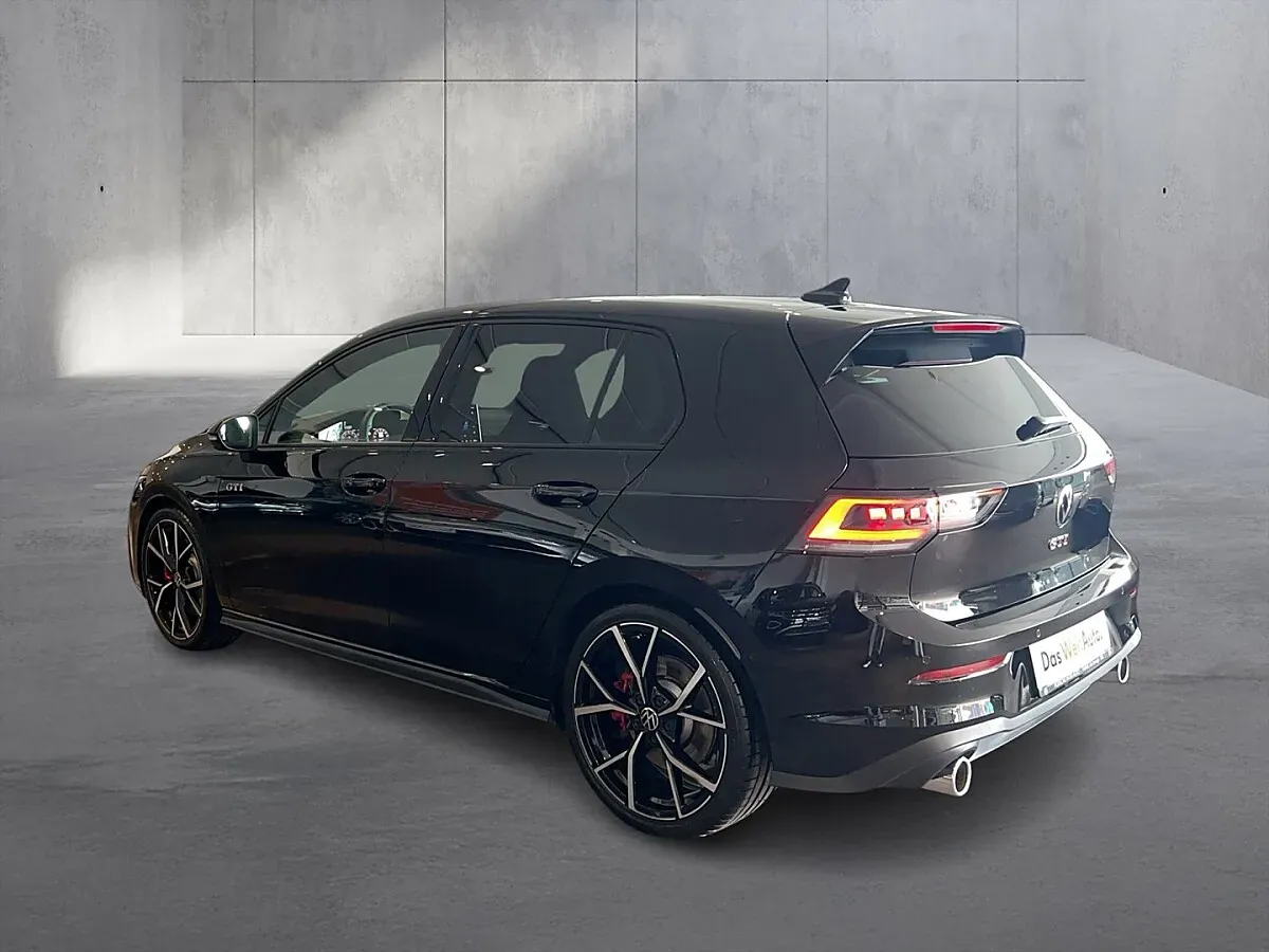 Volkswagen Golf 2025 photo 3