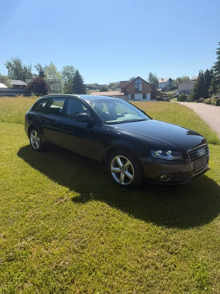 Audi A4 2009 photo 2
