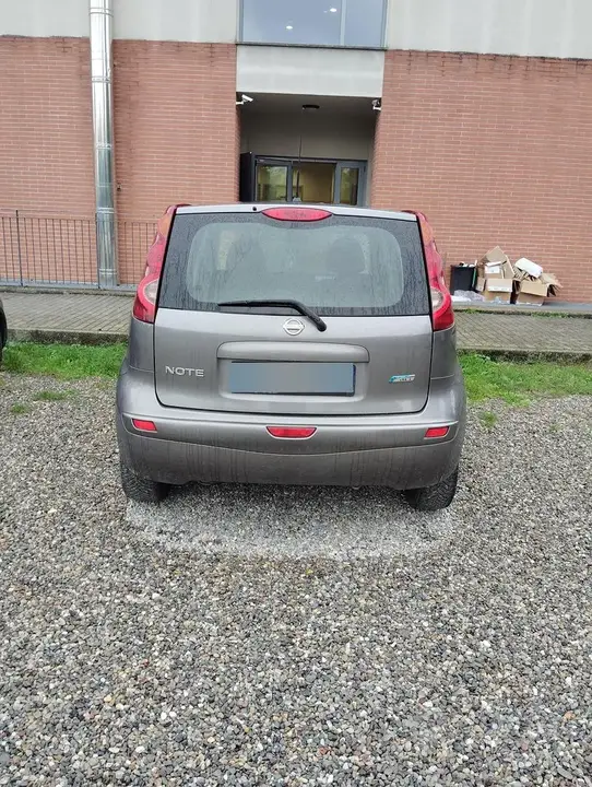 Nissan Note 2012 photo 2