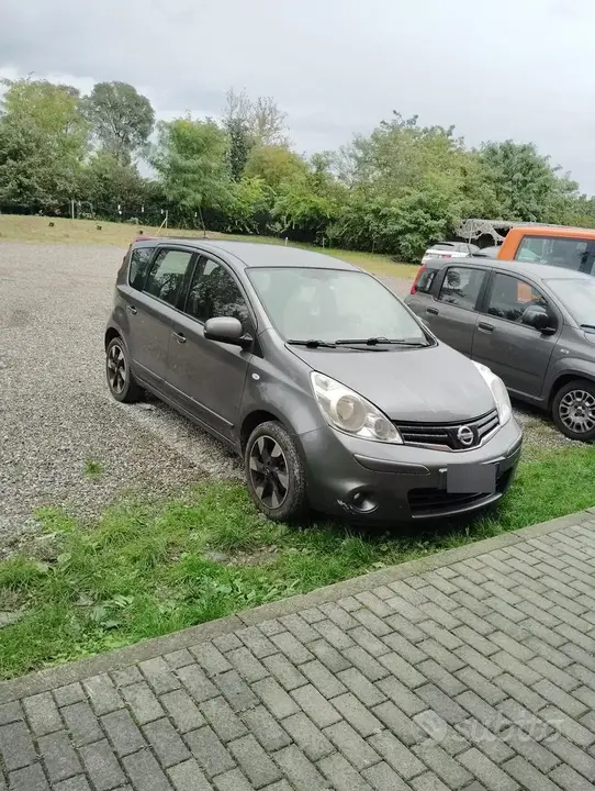 Nissan Note 2012 photo 4