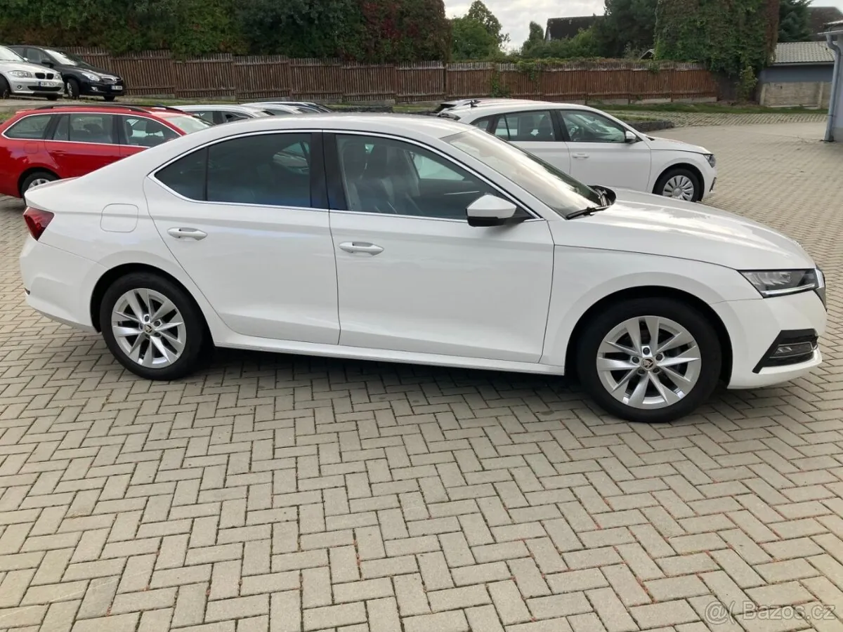 Skoda Octavia 2024 photo 2