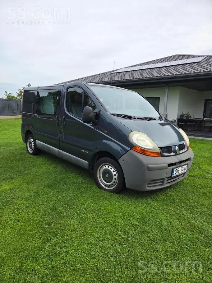 Renault Trafic 2004 photo 2