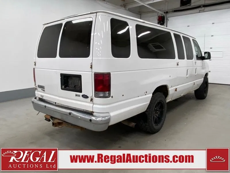 Ford E-350 2011 photo 3
