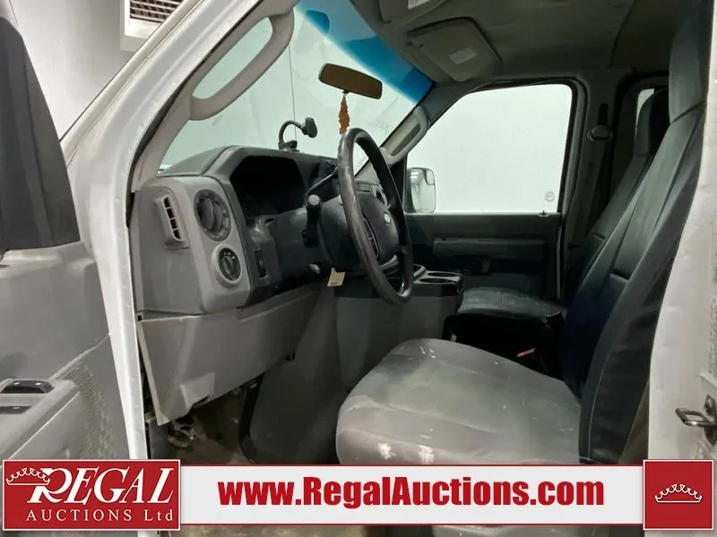 Ford E-350 2011 photo 5