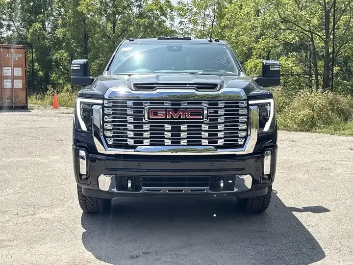 GMC Sierra 2500Hd 2026 photo 3