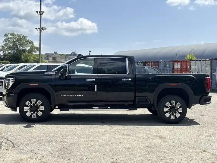 GMC Sierra 2500Hd 2026 photo 5