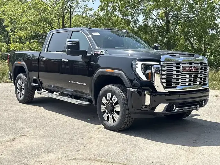 GMC Sierra 2500Hd 2026 photo 2