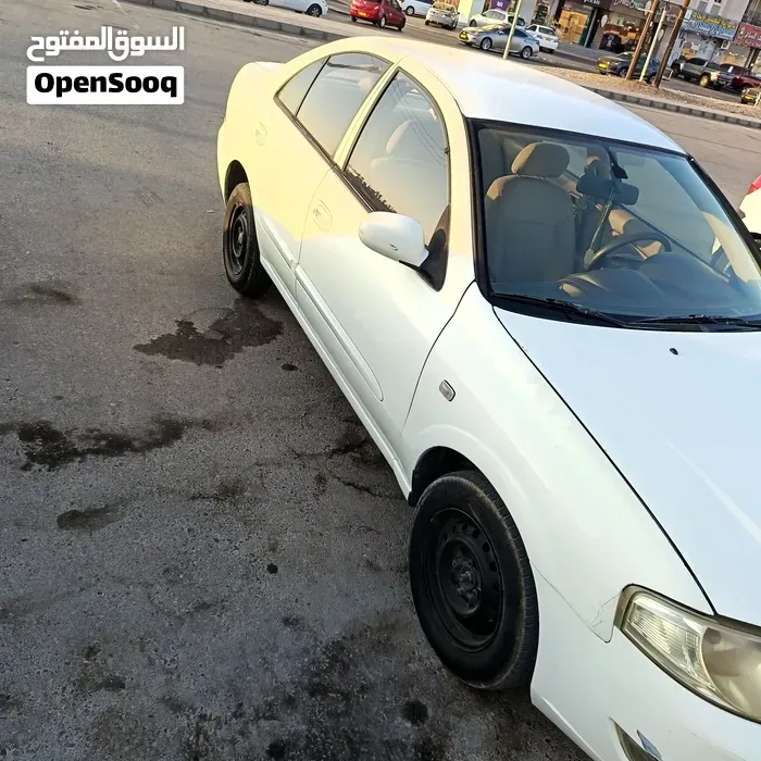 Nissan Sunny 2011 photo 2