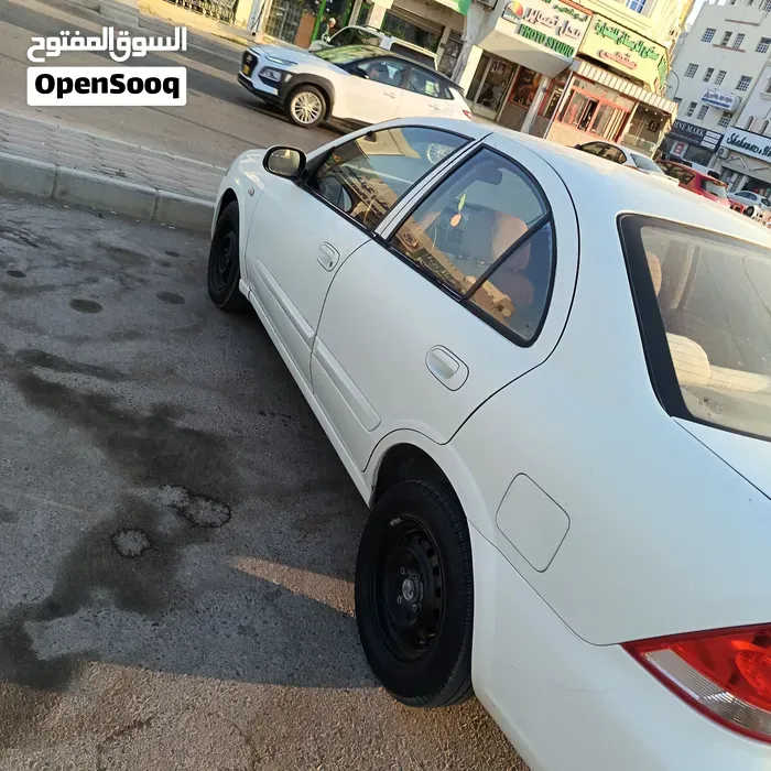 Nissan Sunny 2011 photo 4