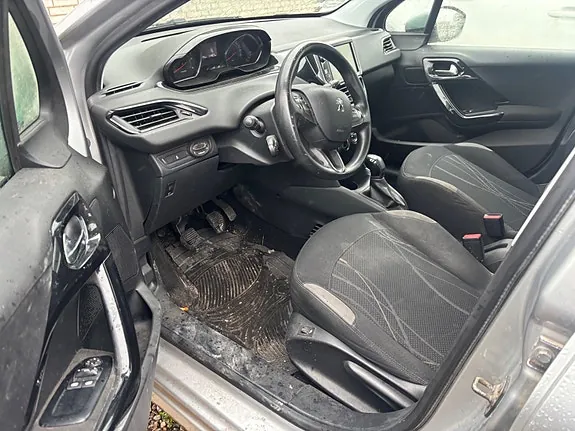 Peugeot 208 2014 photo 5