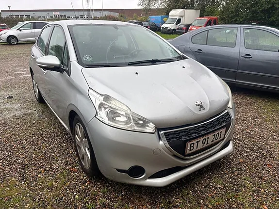 Peugeot 208 2014 photo 4