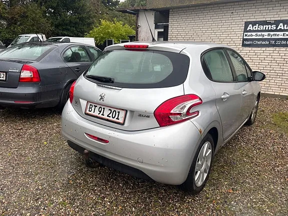 Peugeot 208 2014 photo 2