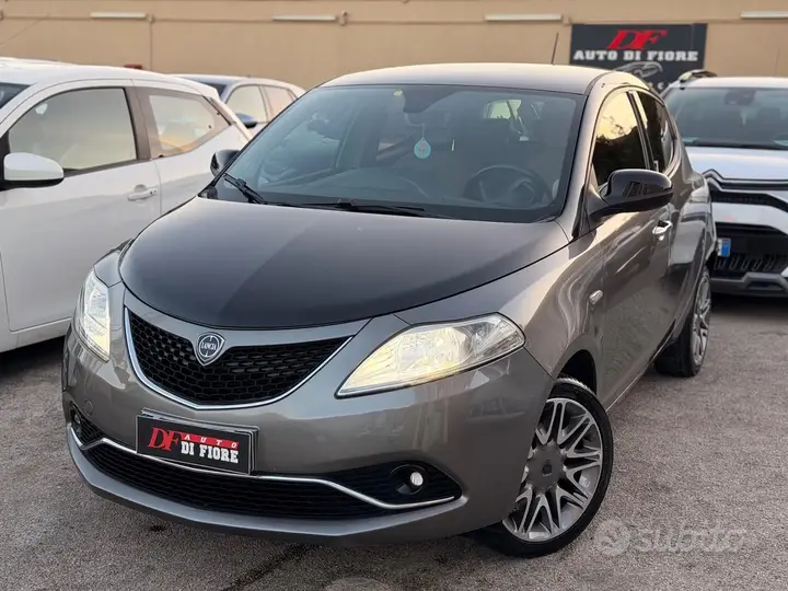 Lancia Ypsilon