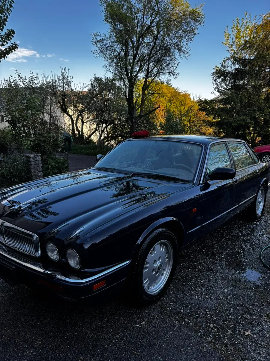 Jaguar Xj