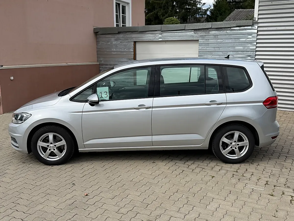 Volkswagen Touran 2018 photo 2