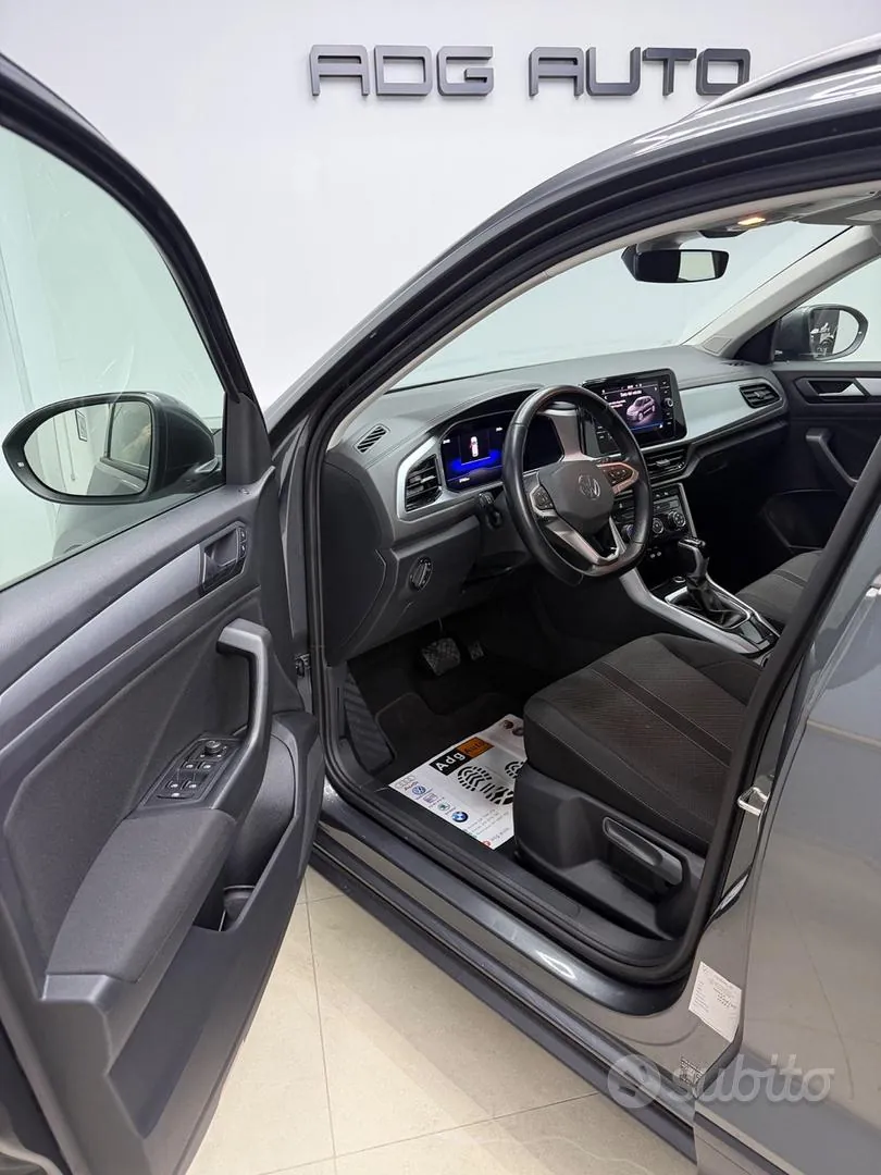 Volkswagen T-Roc 2023 photo 3