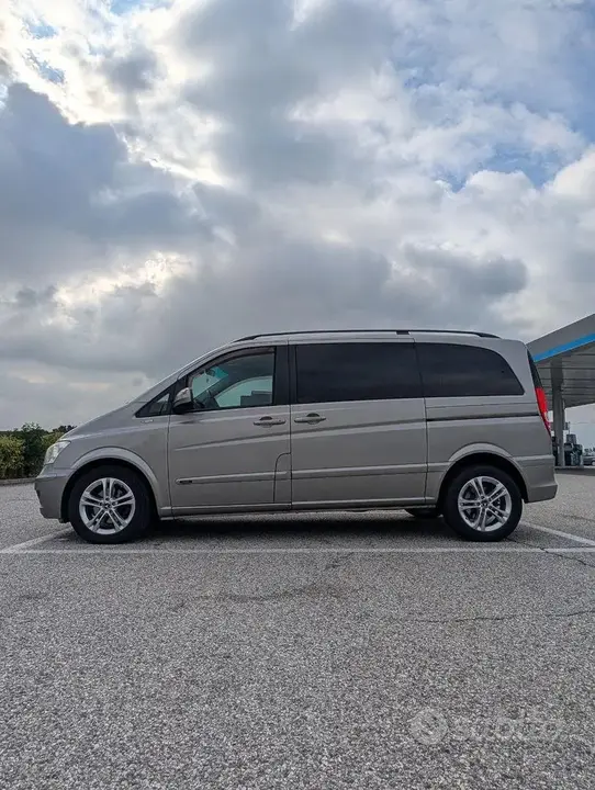 Mercedes-Benz Viano 2011 photo 3