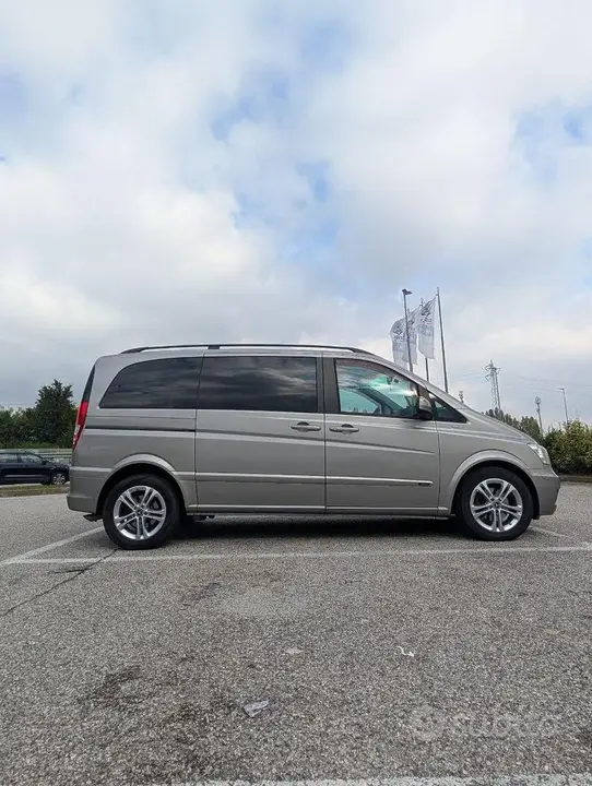 Mercedes-Benz Viano 2011 photo 4