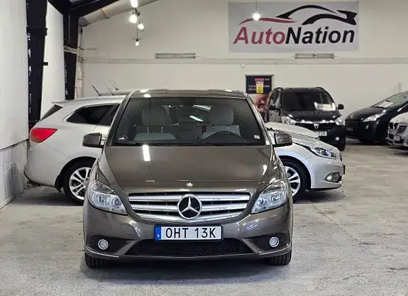 Mercedes-Benz B 180 2013 photo 2