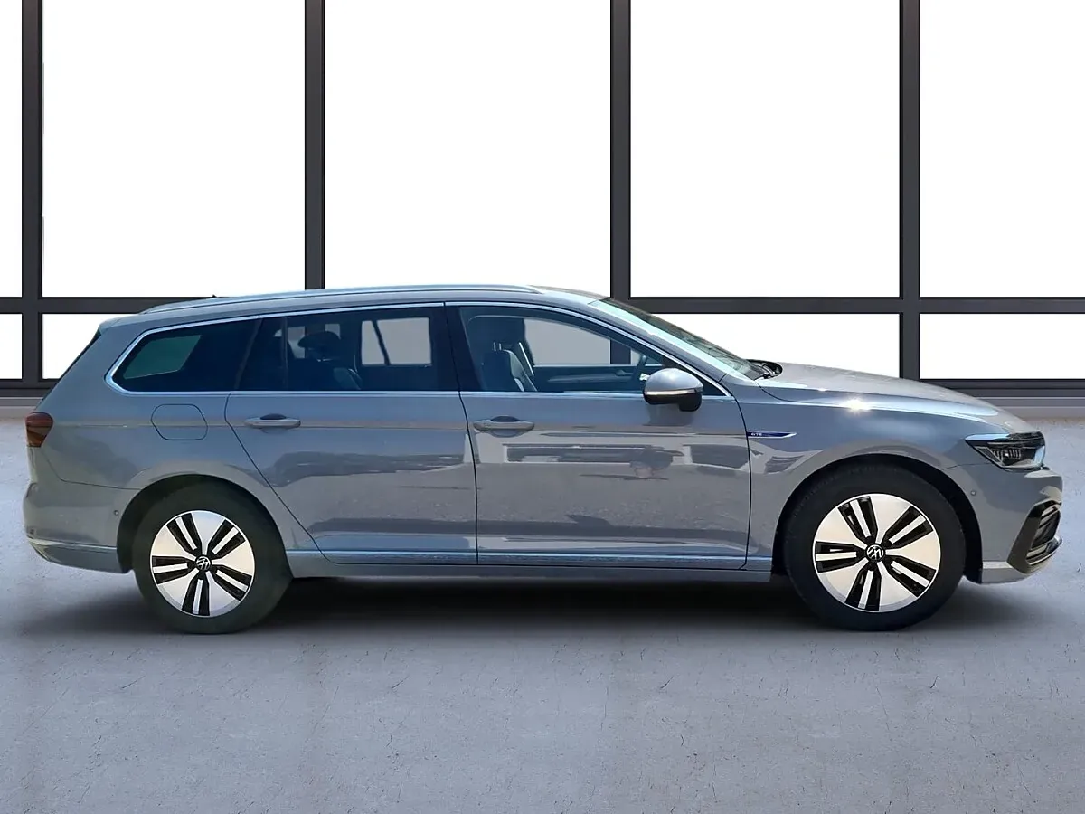 Volkswagen Passat 2022 photo 3