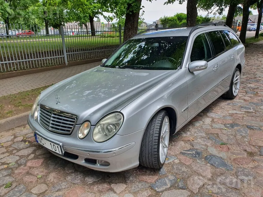 Mercedes-Benz E220 2004 photo 5