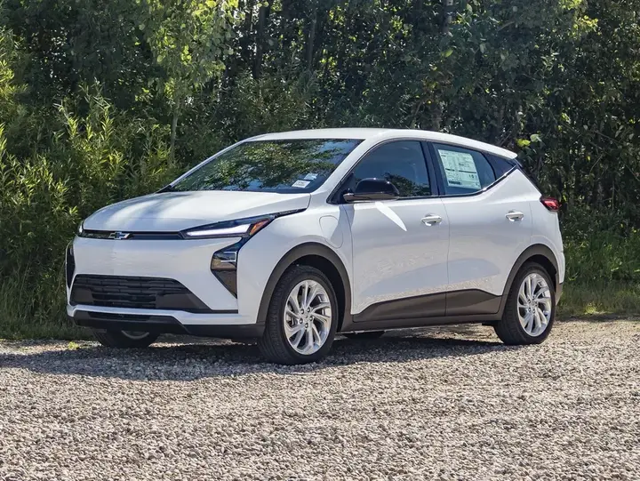 Chevrolet Bolt 2027 photo 3