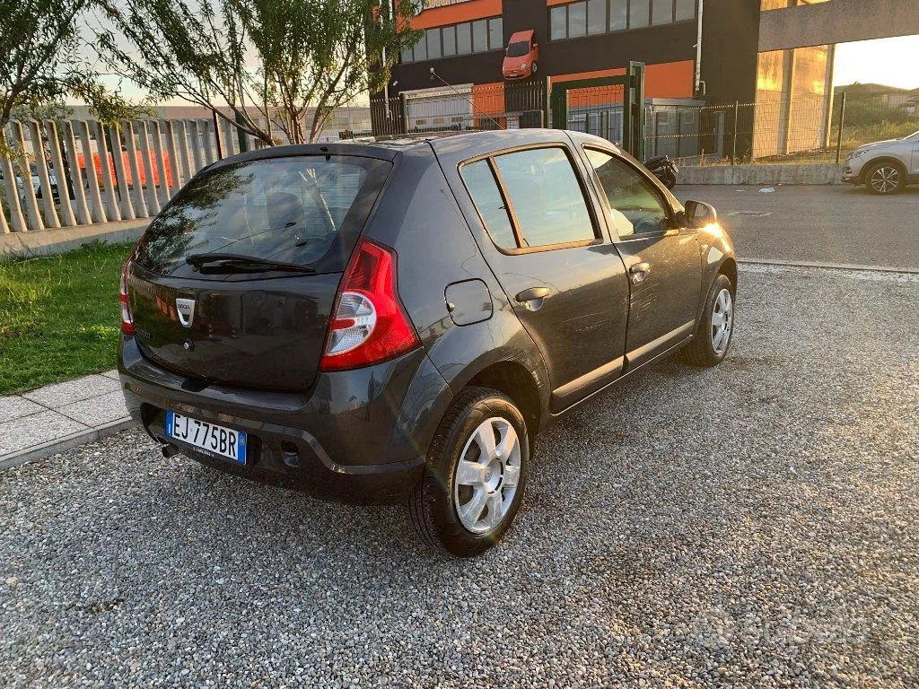 Dacia Sandero 2011 photo 5
