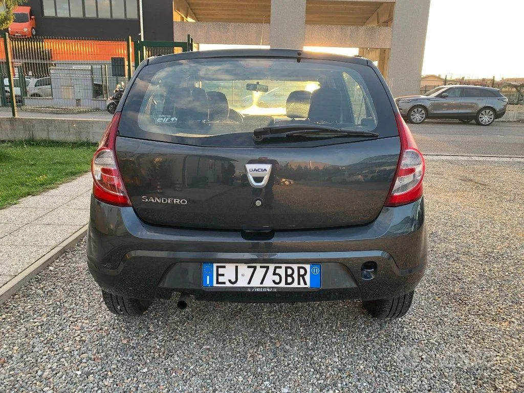 Dacia Sandero 2011 photo 4