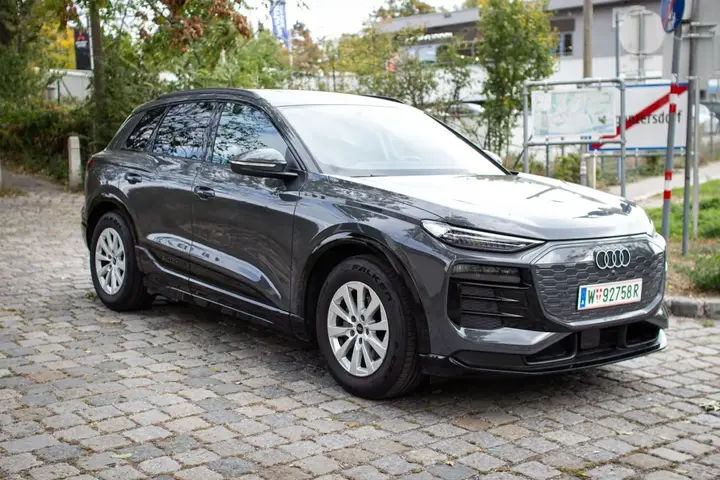 Audi Q6 2024 photo 2