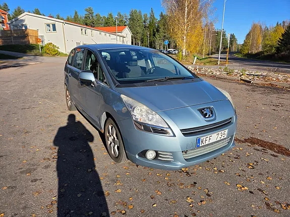 Peugeot 5008 2009 photo 2