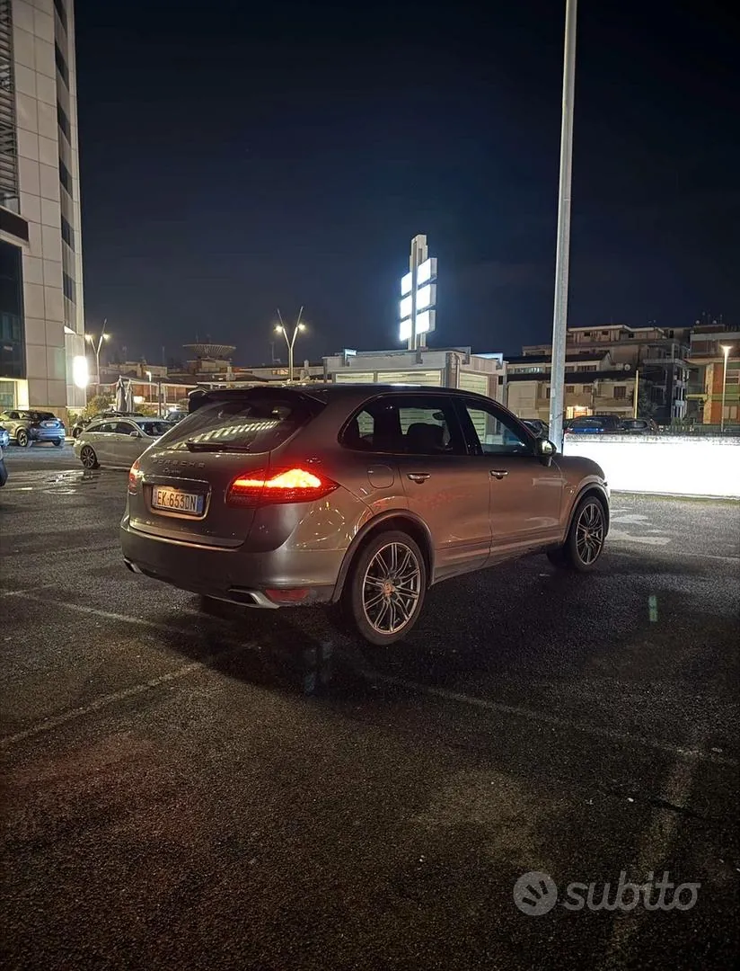 Porsche Cayenne 2011 photo 3