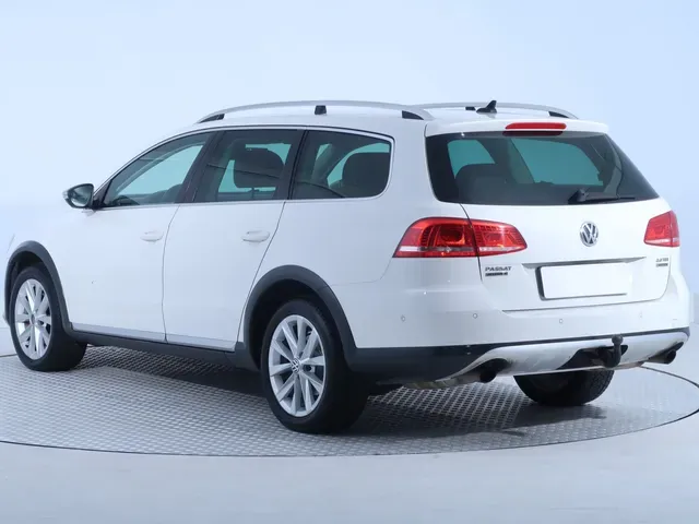 Volkswagen Passat Variant 2013 photo 3