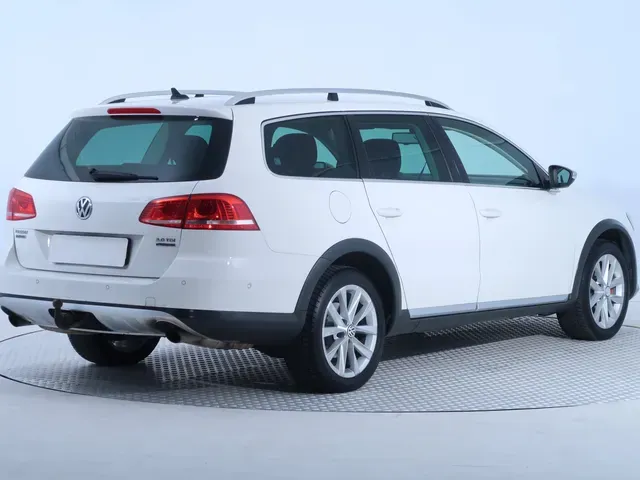 Volkswagen Passat Variant 2013 photo 4