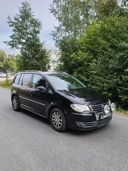 Volkswagen Touran 2008 photo 2
