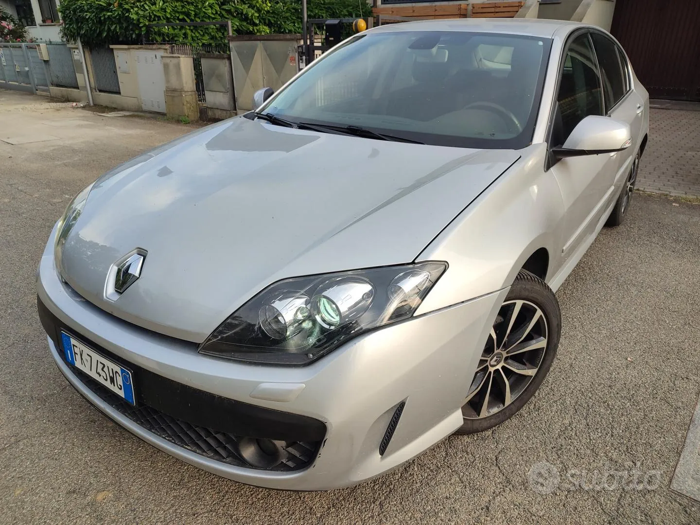 Renault Laguna 2009 photo 2