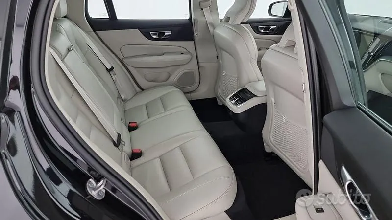 Volvo V60 2022 photo 2