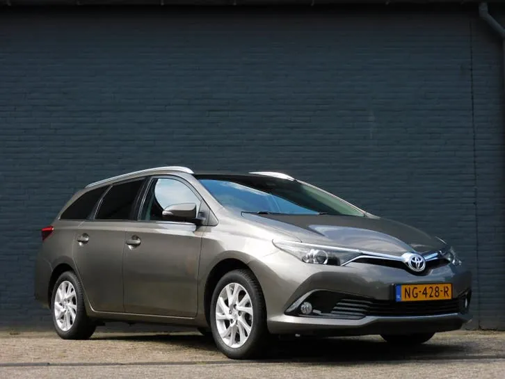 Toyota Auris 2017 photo 2